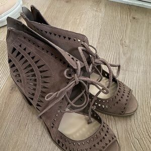 New wo box Dolce Vita cut out black heels size 8